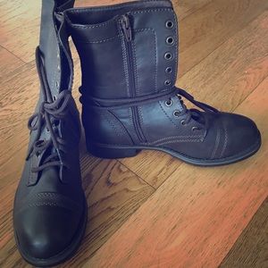 NWOT Brown Combat Boots!